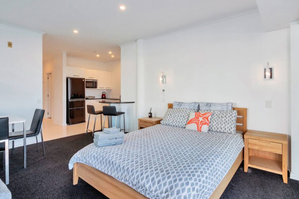 Airbnbs in Auckland | Stunning Harbour & City View Studio