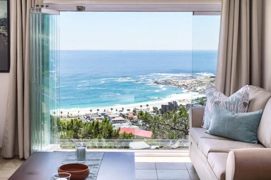 Camps Bay apt with breathtaking ocean views (Airbnb)