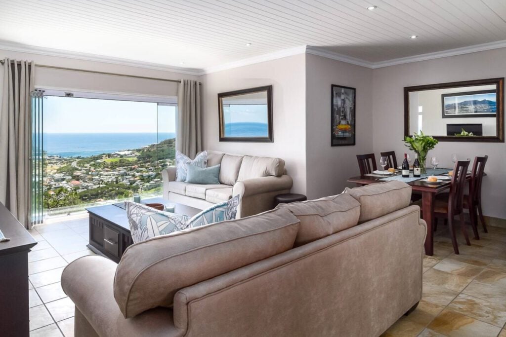 Camps Bay apt with breathtaking ocean views (Airbnb)