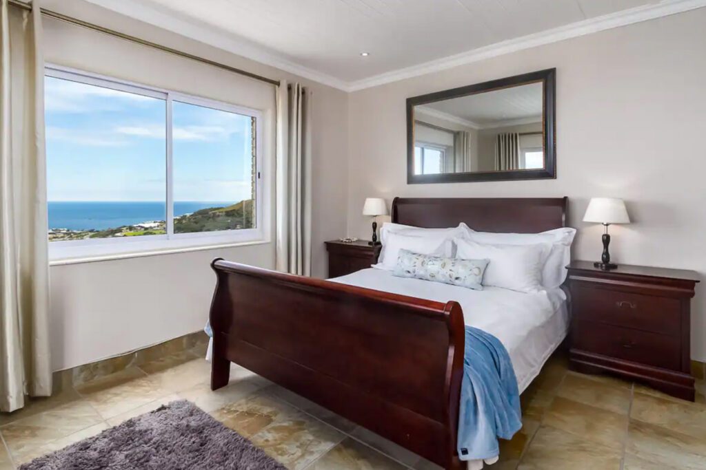 Camps Bay apt with breathtaking ocean views (Airbnb)