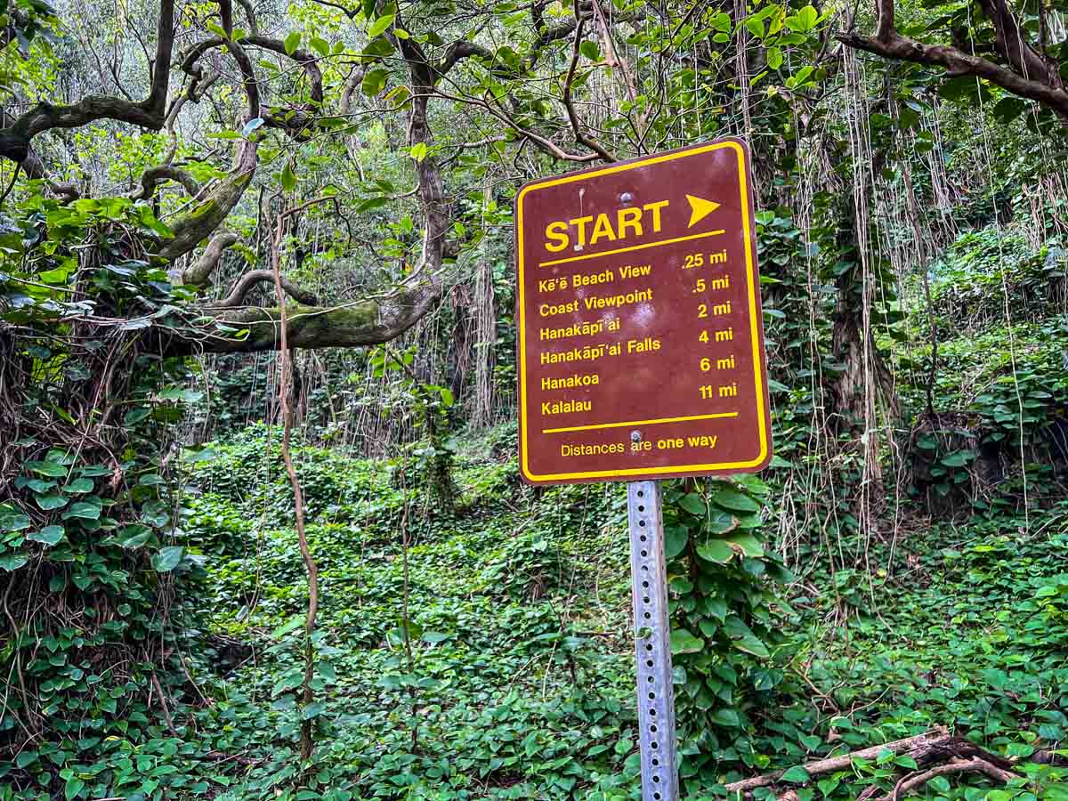 Kalalau Trailhead sign