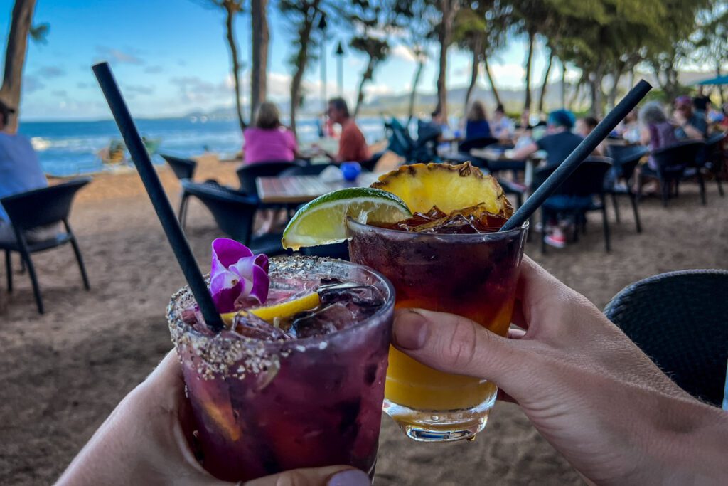 drinks on the beach in Hawaii