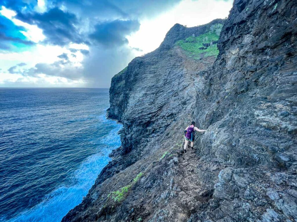 Crawlers Ledge Hiking Kalalau Beach 