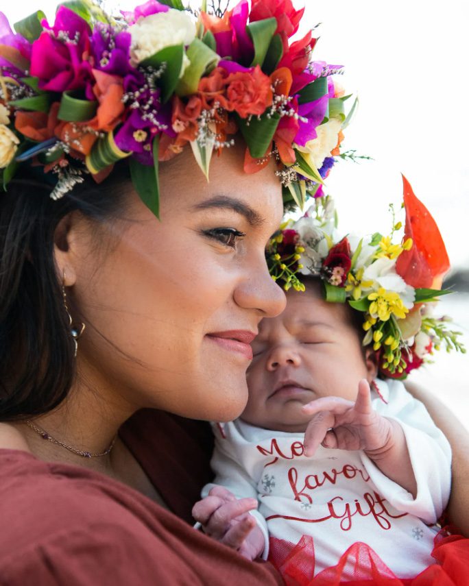 Lei po'o making Airbnb experience Hawaii