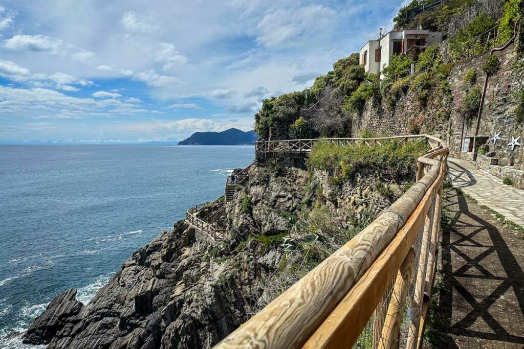 Via dell'Amore Cinque Terre hike Italy