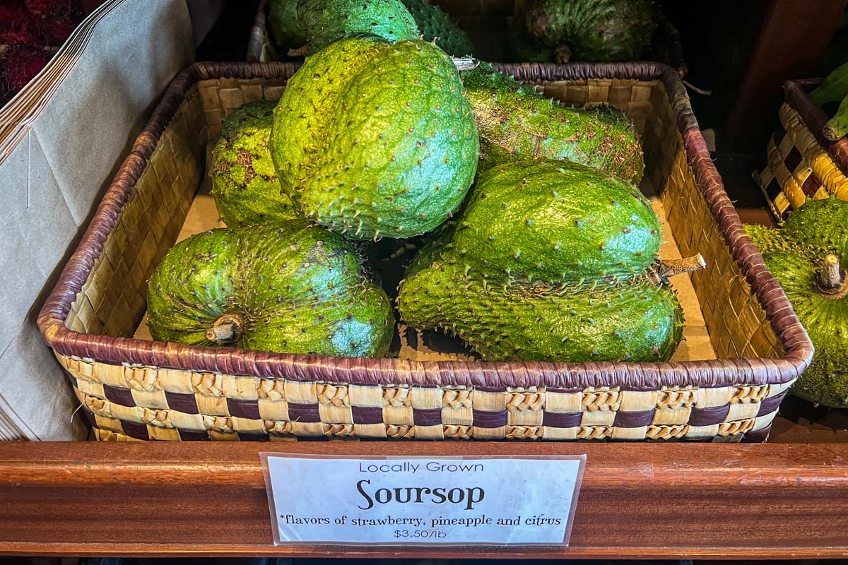 17 Hawaiian Fruits You Must Try (+ how to eat them!)