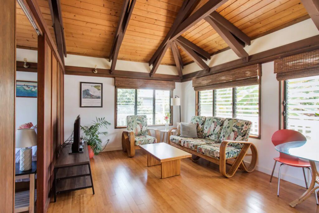 Updated Hawaiiana Charmern (Airbnb)