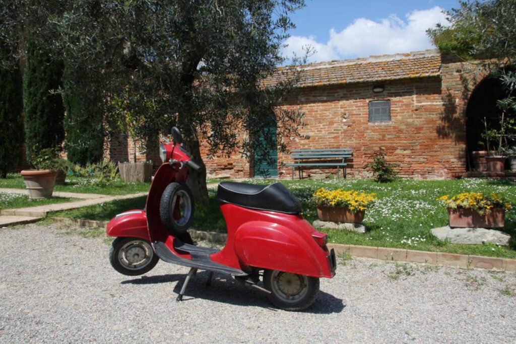 Vintage Vespa tour (GYG)