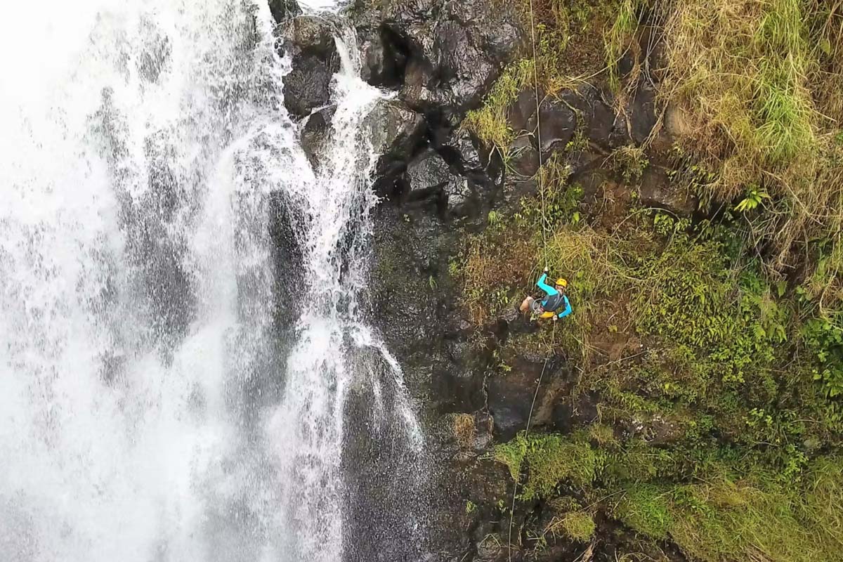 Waterfall rapelling Hilo Hawaii (website)