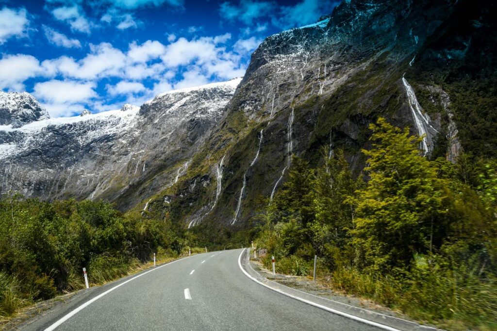 Milford Road New Zealand