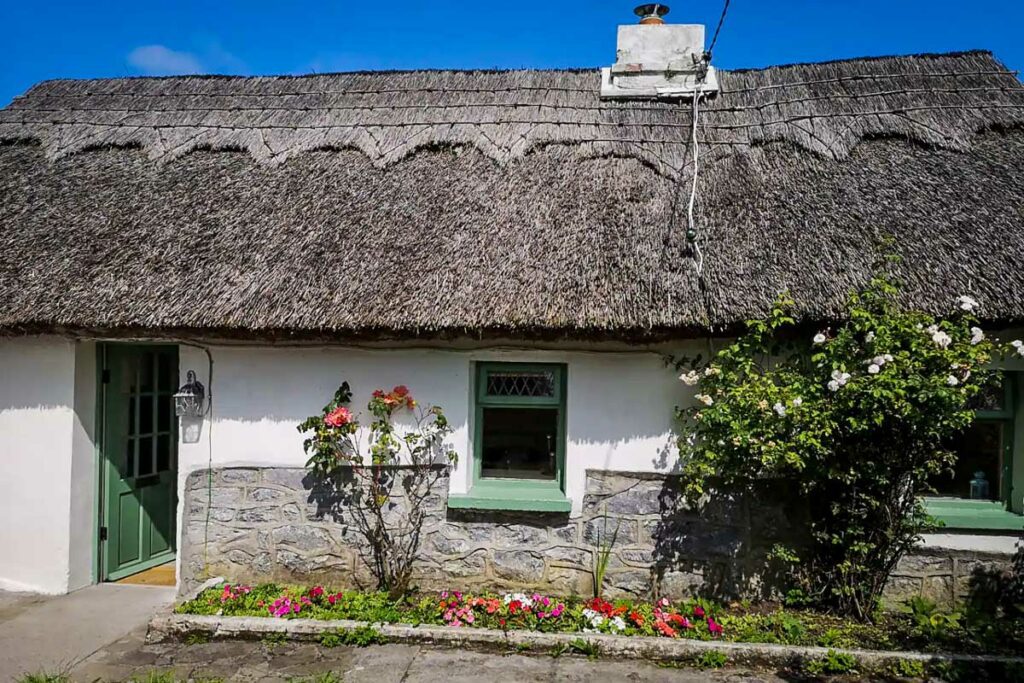 The Thatched Cottage Ireland (Airbnb)