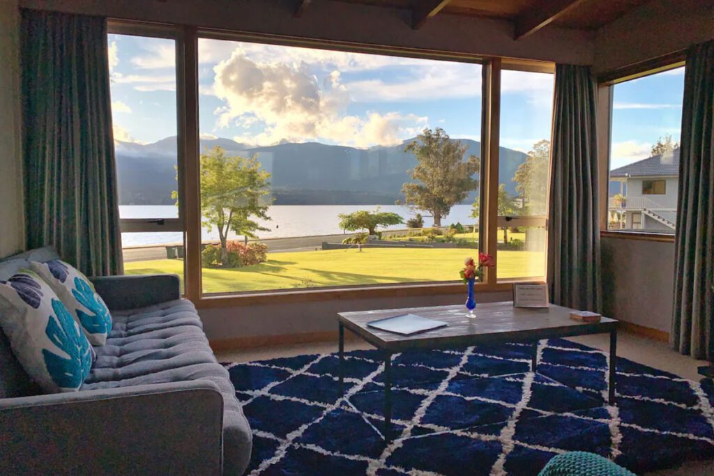 Villa on the Lake Te Anau (Airbnb)