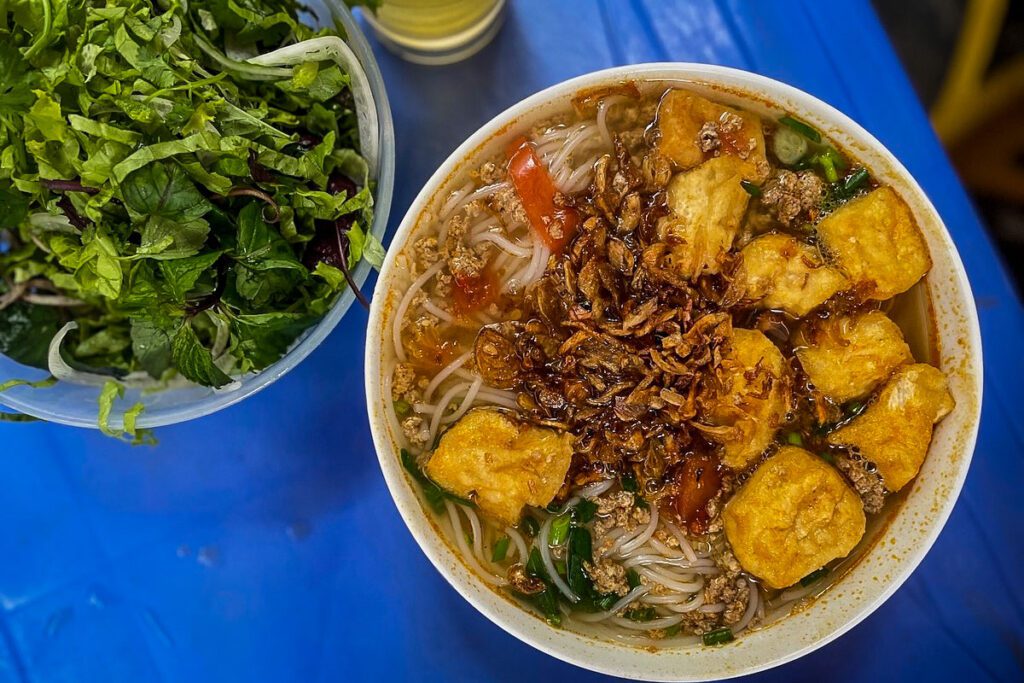 Vietnamese street food | Bun Rieu (Cat Roberts)