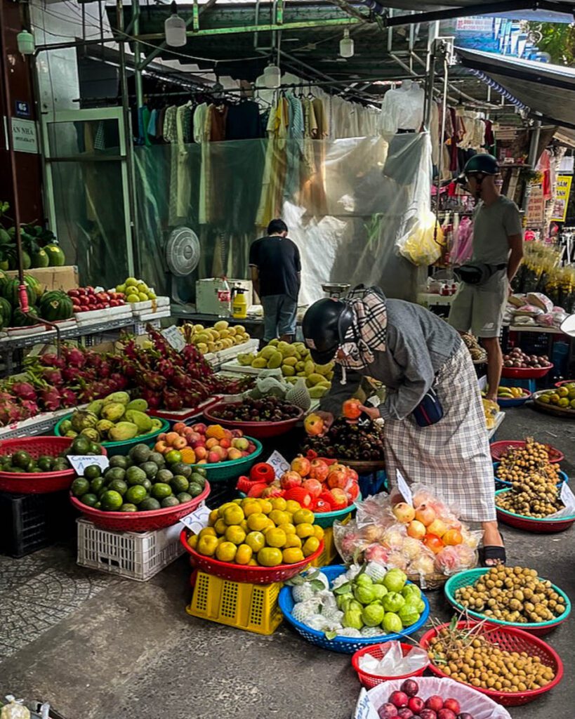 Fruit market in Vietnam (Cat Roberts)