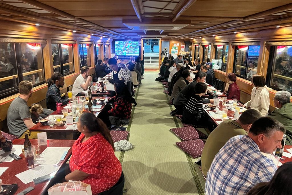 Tokyo dinner cruise atmosphere