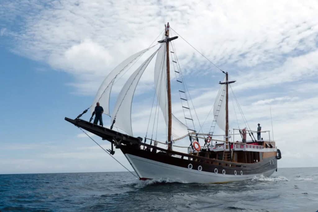Akomo Isseki Raja Ampat Indonesia Liveaboard
