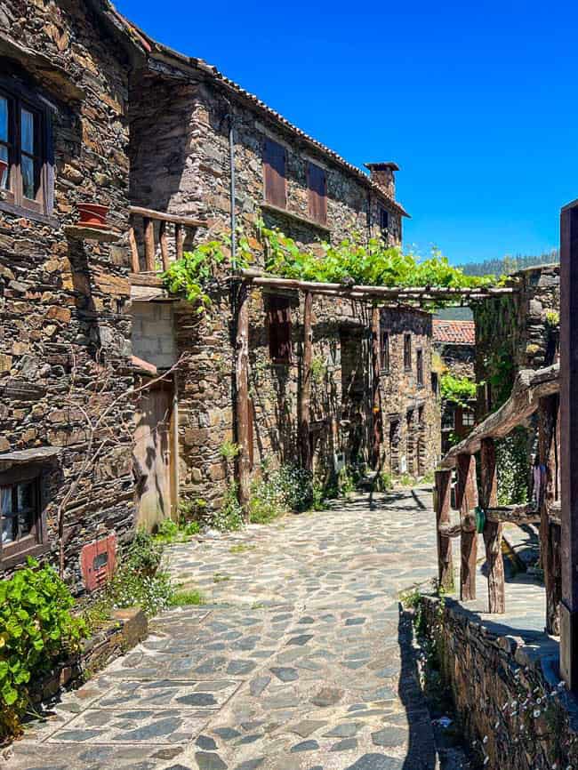 Talasnal Shale Village Portugal-2