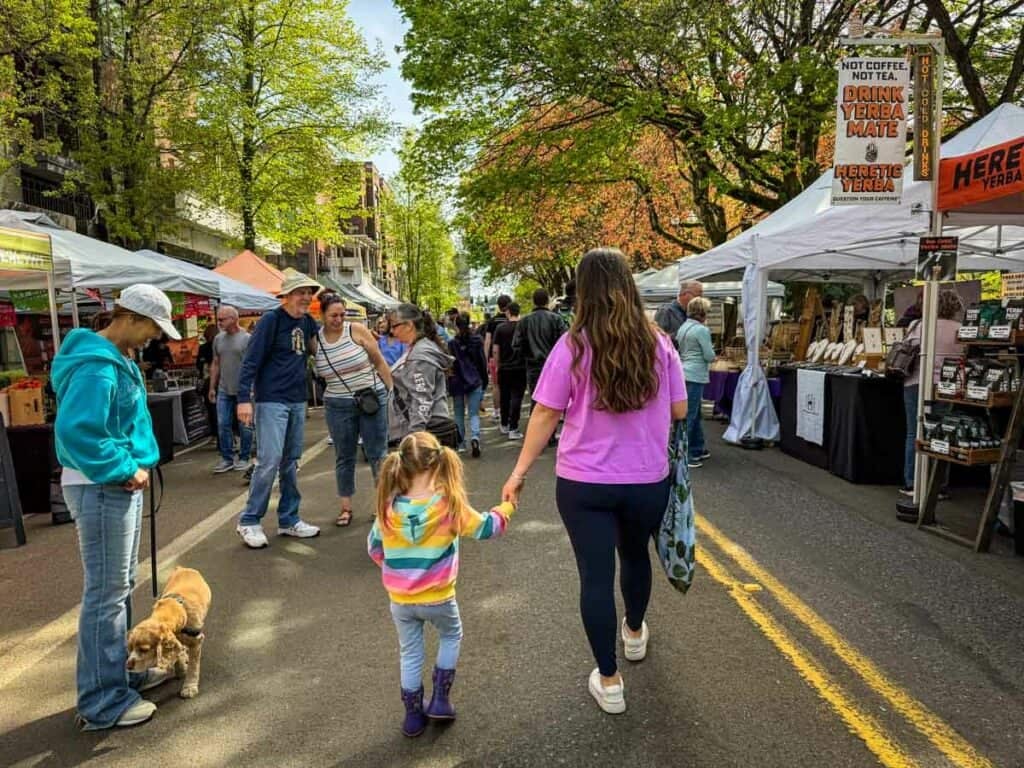 Vancouver Farmers Market Washington Mom and daughter