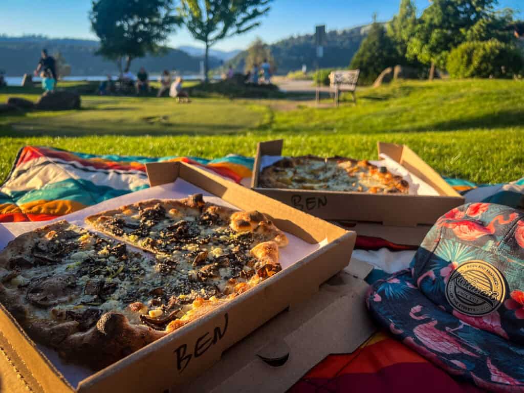 Waterfront Park Hood River pizza picnic