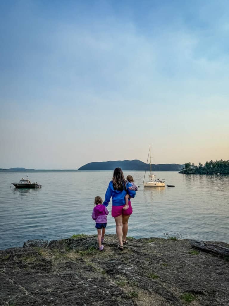 Doe Bay Mom and Daughters Orcas Island San Juan Islands WA-13